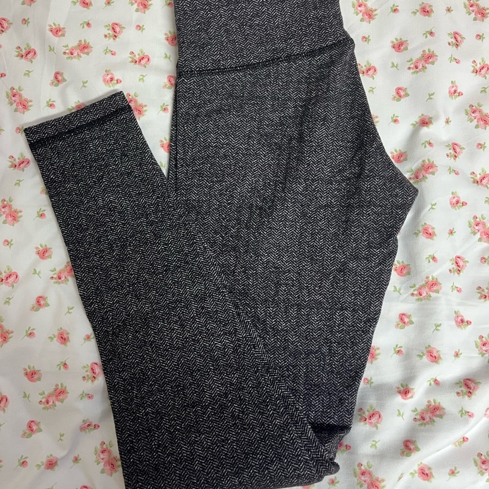 Aritzia TNA Leggings